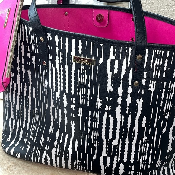 Trina Turk Bag w/Pouch, Black & White Print, Pink inside - Picture 8 of 9
